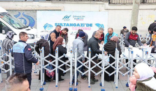 Sultangazi Belediyesi Ramazan’da balık dağıtmaya devam ediyor