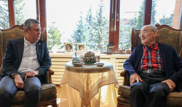 Özgür Özel  eski başkan Büyükerşen'i evinde  ziyaret etti