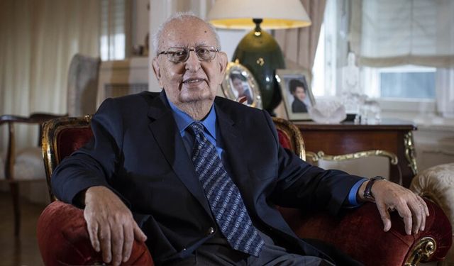 Hüsamettin Cindoruk Zincirlikuyu’da toprağa verildi