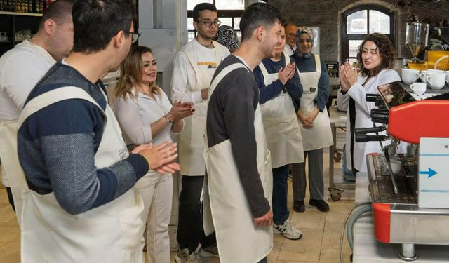 Otizmli gençler barista eğitimi