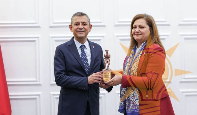 Burcu Köksal e-Devlet’ten CHP’yi sildi: Ak Parti yolu açıldı!
