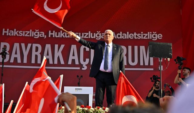 Tandoğan Meydanı’nda bayraklı miting