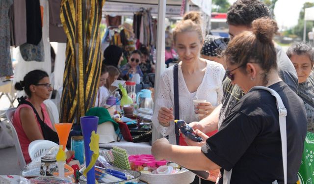 Kartal'da ikinci el pazarı dolup taşıyor