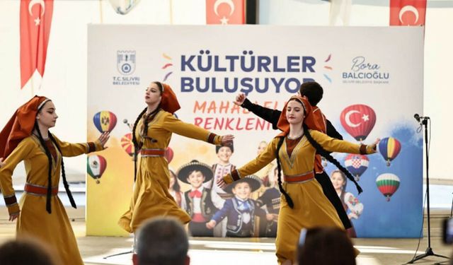 Dünya kültürleri meydanlarda buluştu