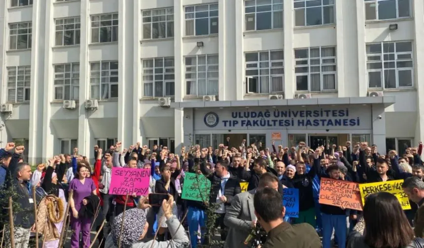 Uludağ Üniversitesi sağlık çalışanlarından ‘sadaka zammı’na tepki