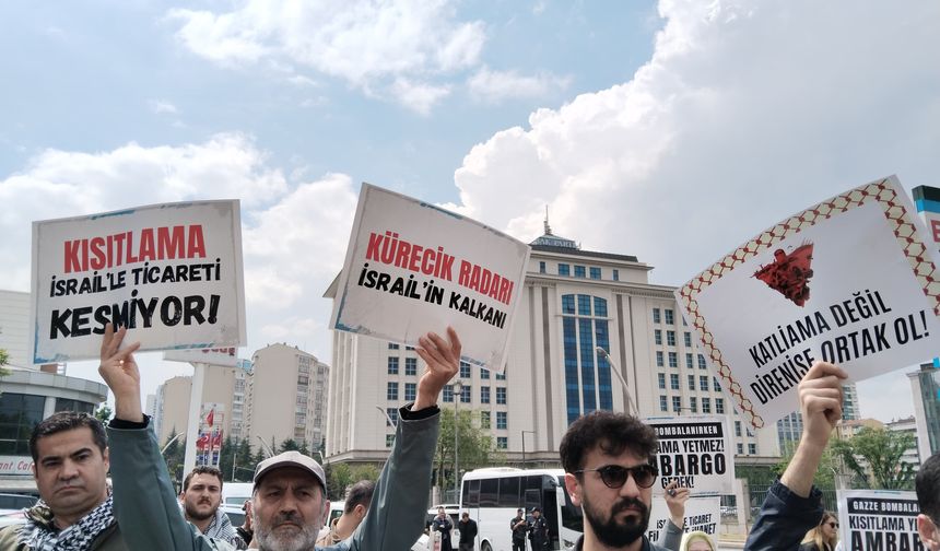 AKP Genel Merkezi önünde İsrail protestosu: İşbirlikçi iktidar istemiyoruz