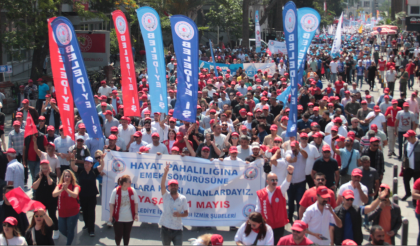 İzmir'de 1 Mayıs: On binler Gündoğdu Meydanı'na aktı.