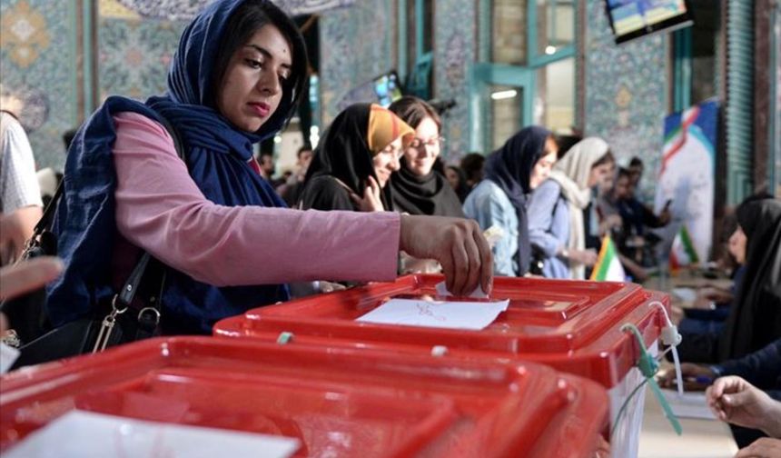 İran'da cumhurbaşkanlığı seçimi ikinci tura kaldı