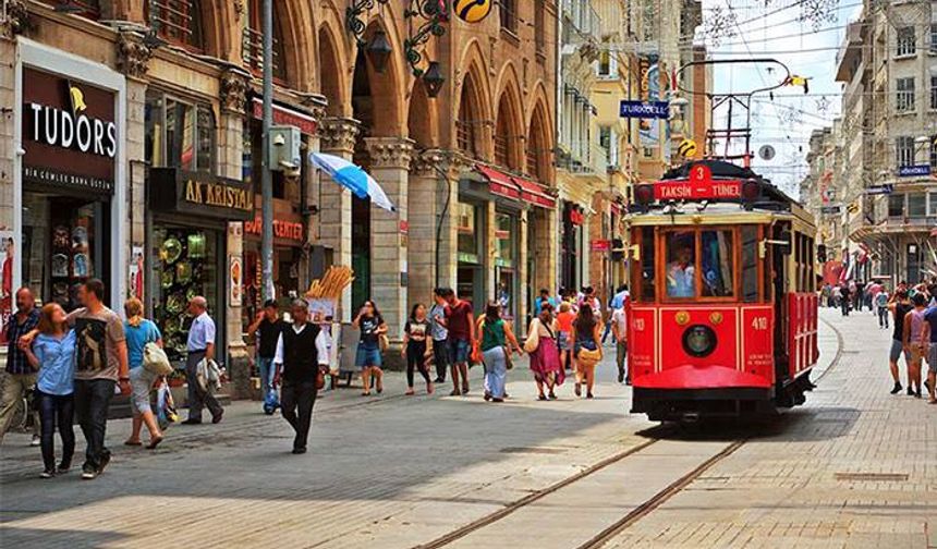 Dünyanın en pahalı alışveriş caddeleri açıklandı: İstiklal Caddesi'de var!