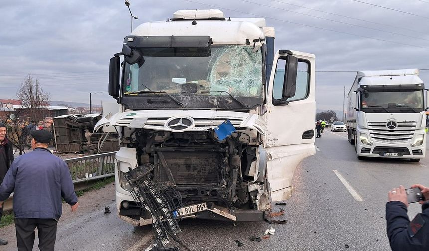 TIR öğrenci servisiyle çarpıştı! 3 öğrencinin durumu kritik