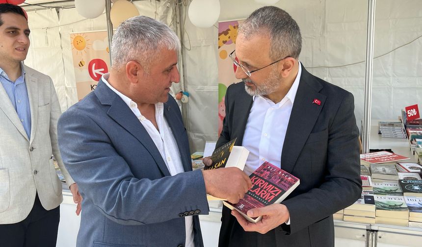 Başkan Özmen'den Eyüpsultan Kitap Fuarı'na ziyaret