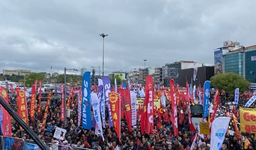 Kadıköy’de binler 1 Mayıs için buluştu: “Başka bir yaşam hayal değil”
