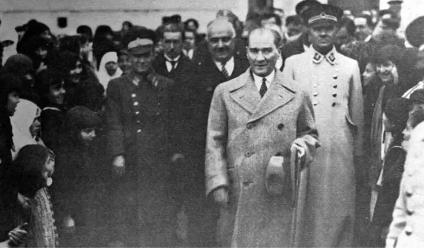 Bir askerin gururlu yürüyüşü: Atatürk’ün gölgesinde dünya l Suat Umutlu yazdı...