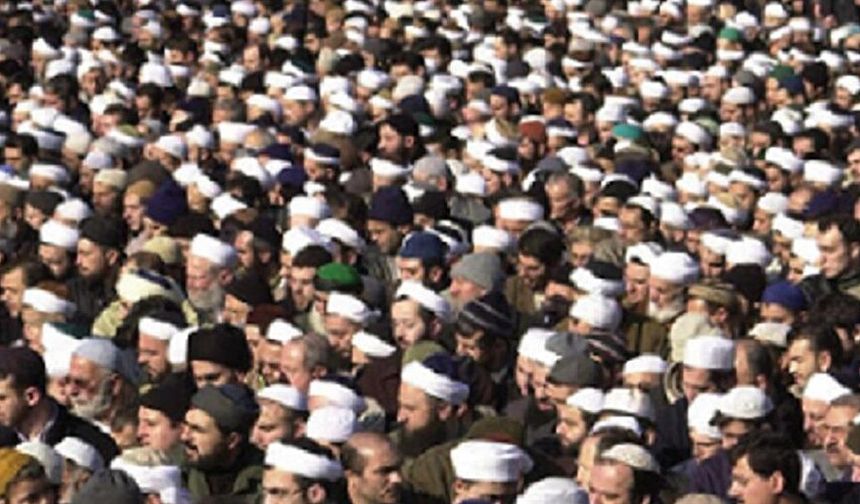 İslam kimliği dayatmak Orta Çağ'a özgüdür ve suçtur l Rıza Zelyut yazdı...