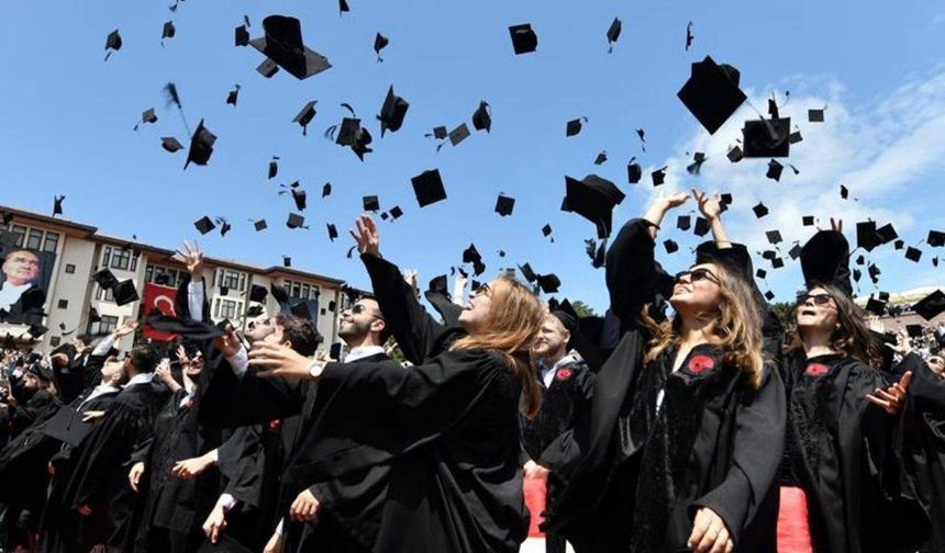 Üniversite çürüyor: Çıkar peşinde koşanlar, ezilen öğrenciler... l Yasef Yerusalim yazdı...