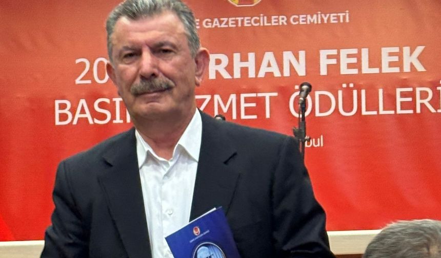 2025 Burhan Felek Basın Hizmet Ödülü Toplumsal Yazarı Rıza Zelyut'a verildi