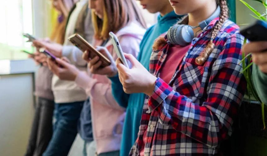 Sosyal medya hesabı açmak yasak !