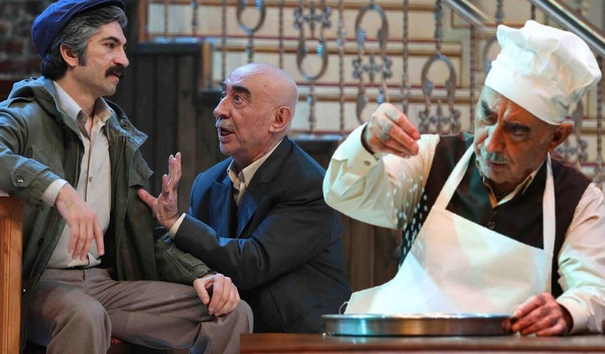 Şener Şen Sahneye Döndü: Zengin Mutfağı Kapalı Gişe