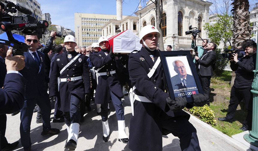 Hüsamettin Cindoruk toprağa verildi