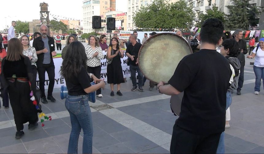 Dağkapı Meydanı'nda halaylı kutlama