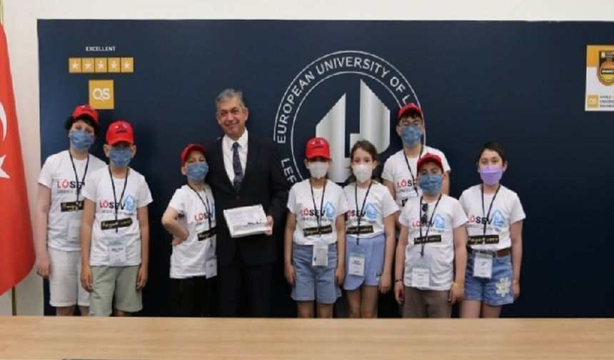 Lösev'in kahramanları üniversiteyi turuncuya boyadı!
