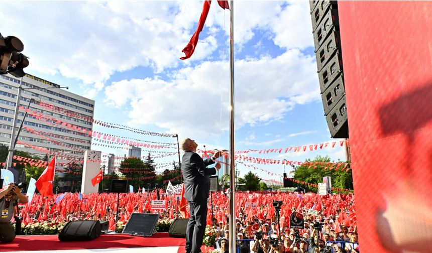 Tandoğan’da binlerce kişi bayrak açtı
