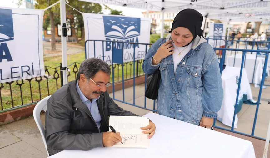 Kitap günlerinde Ahmet Ümit coşkusu