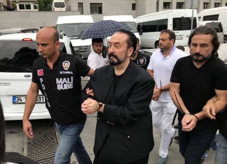 Adnan Oktar'ın duruşması ertelendi