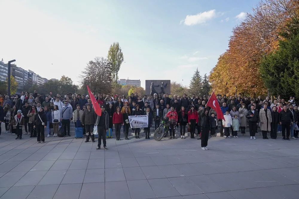 Cumhuriyet'in kurucu Atatürk Türkiye’nin dört bir yanında anılıyor