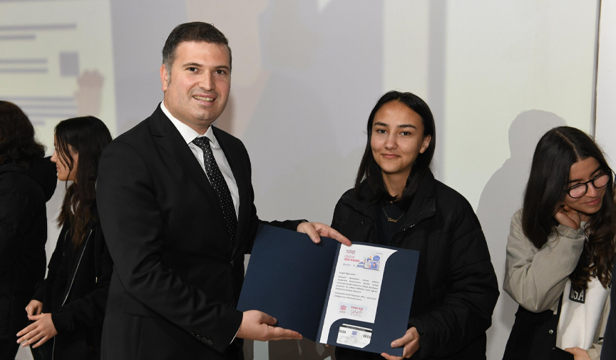 Altıeylül Belediyesi'nden öğrencilere bir ilk daha: Altıeylül Akademi