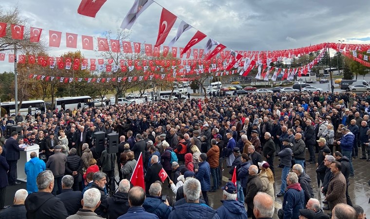 Emekli askerler ve yurttaşlar, teğmenlere destek için Ankara’da toplandı