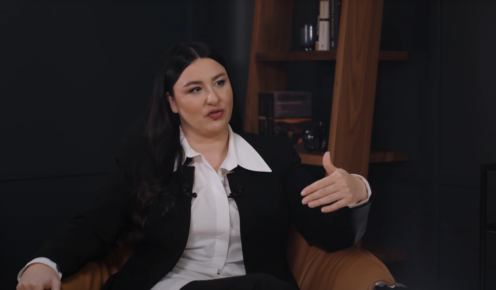 Yasemin Sakallıoğlu: Bizim ailede kız evlat çok değersizdi