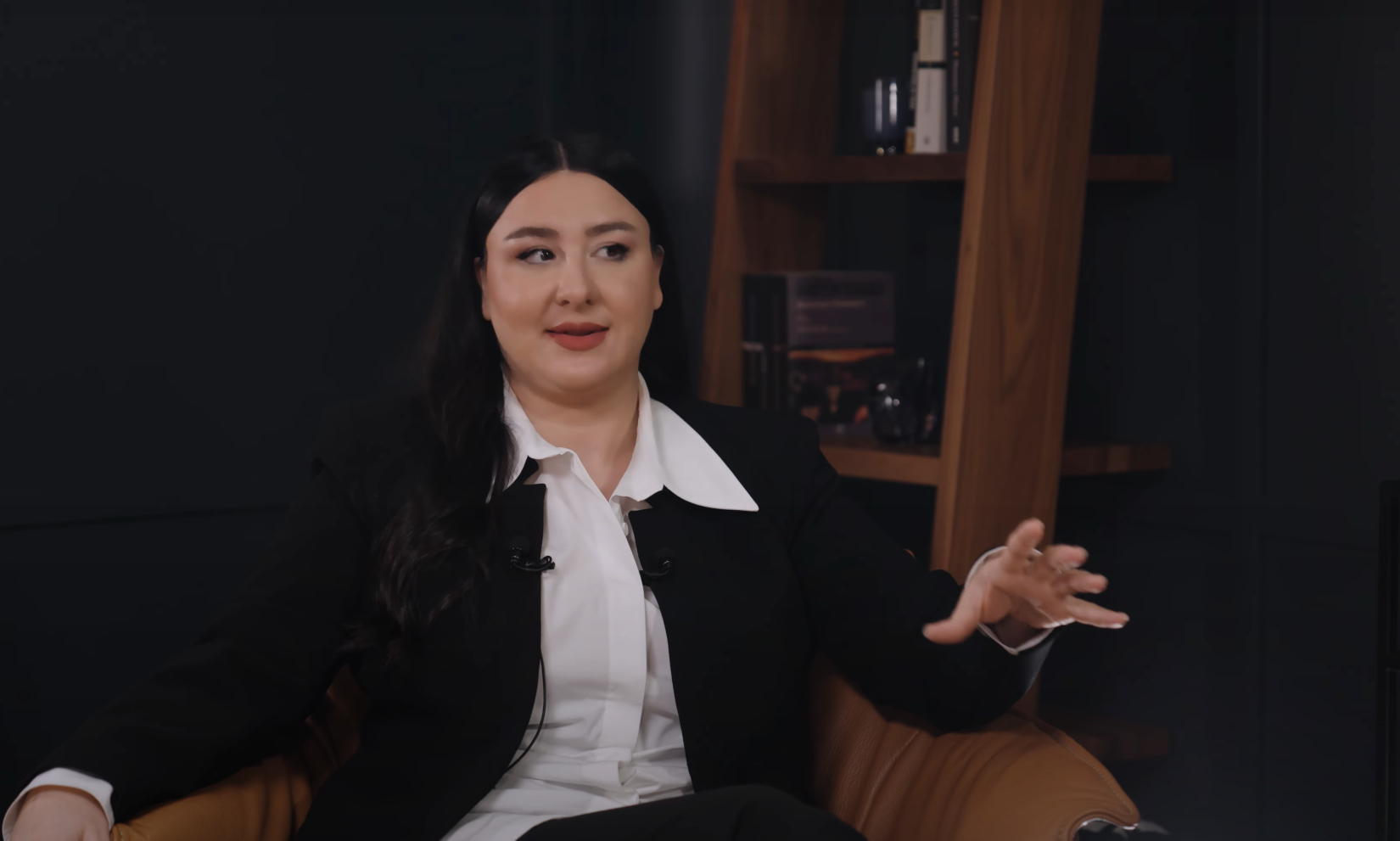 Yasemin Sakallıoğlu: Bizim ailede kız evlat çok değersizdi