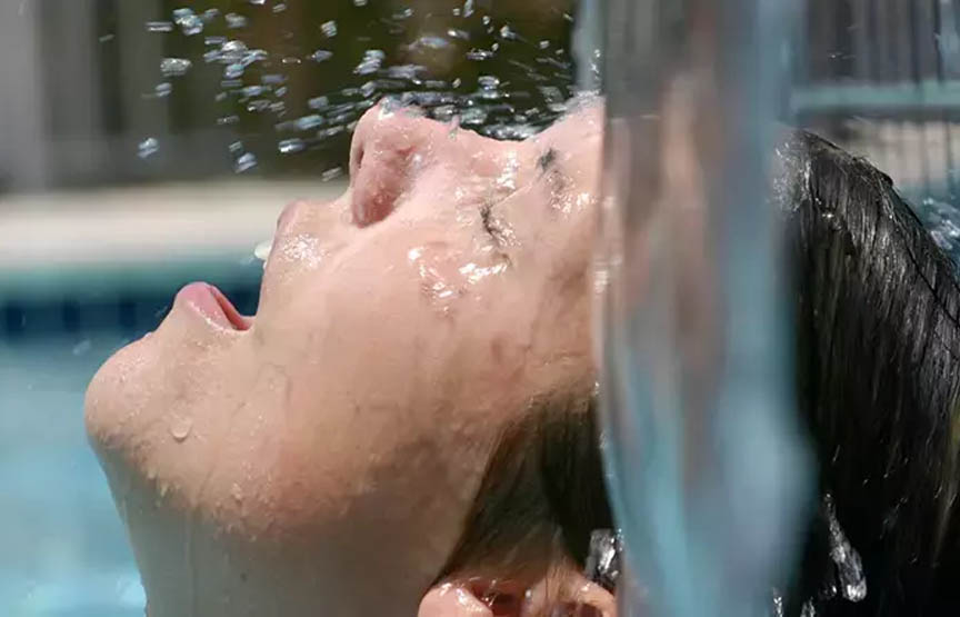 Kulağa Su Kaçırmadan Nasıl Banyo Yapılır