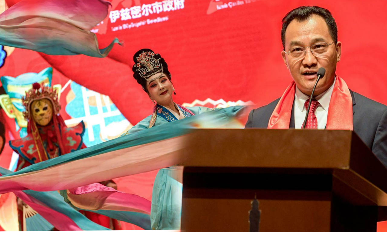 Izmir Cin Yeni Yili Kutlamasi Maske Oyunu-1