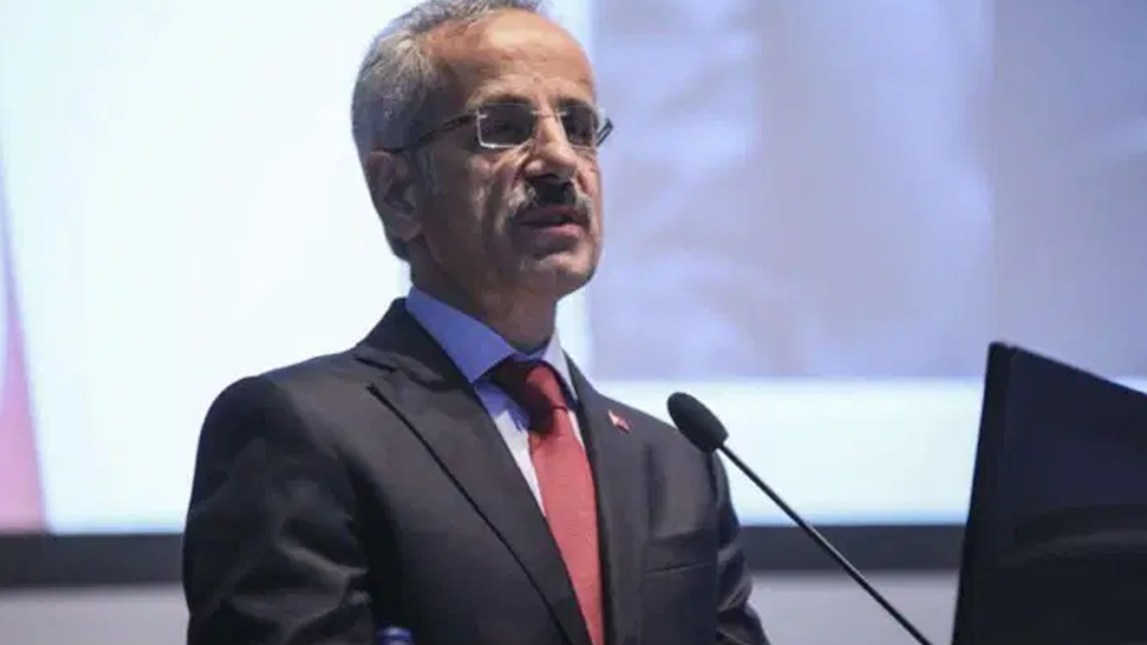 Ulaştırma Ve Altyapı Bakanı