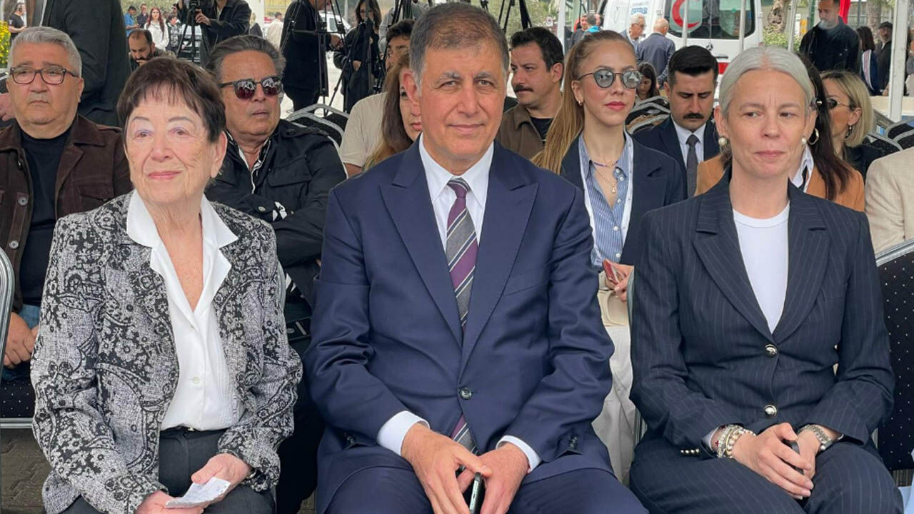 Cemil Tugay Izkitap Acilis Konusmasi, Oya Baydar Izmir Kitap Fuari Onur Konugu