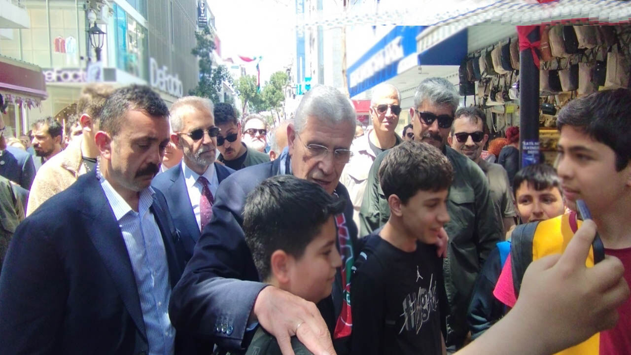 İYİ Parti Genel Başkanı Müsavat Dervişoğlu Karşıyaka Çarşı'da vatandaşlarla