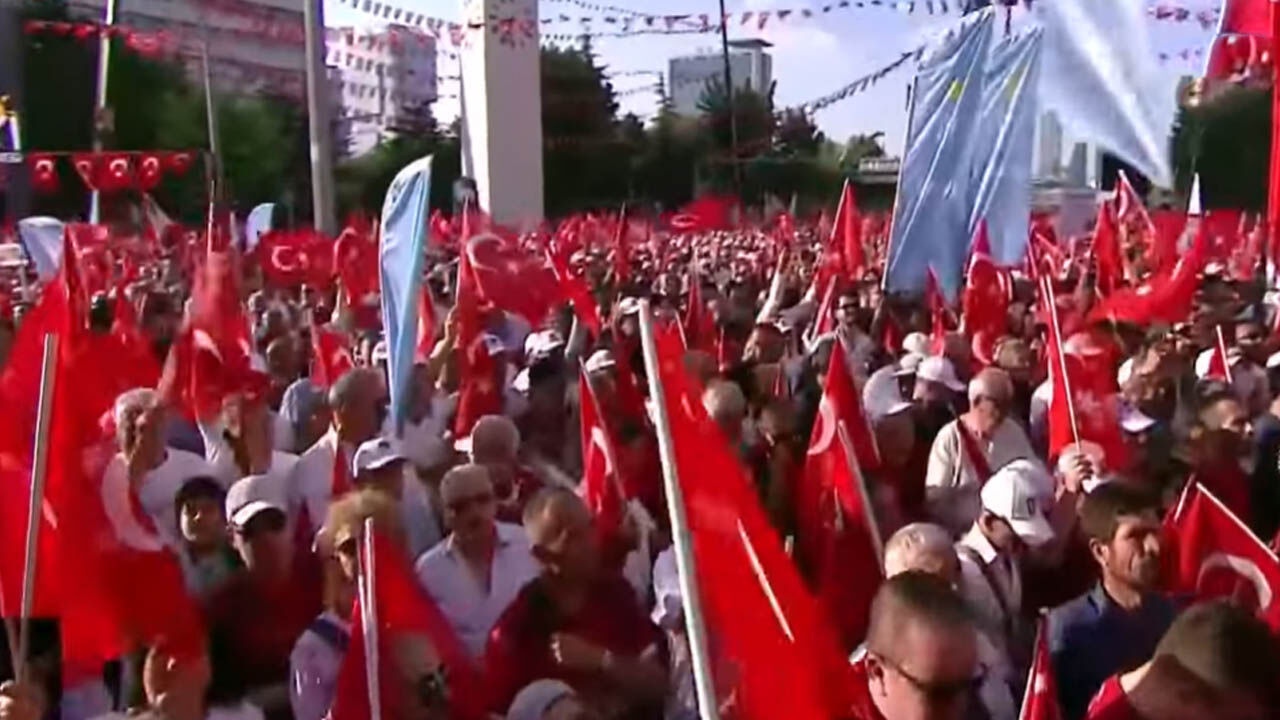 Bayrak Mitingi Tandogan Kalabalik Goruntu
