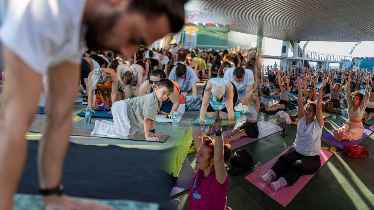 Bostanli Vapur Iskelesi Yoga Egzersizleri